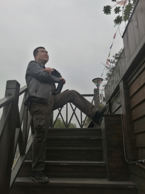 孤单背影的第一张照片--淮安相亲服务中心