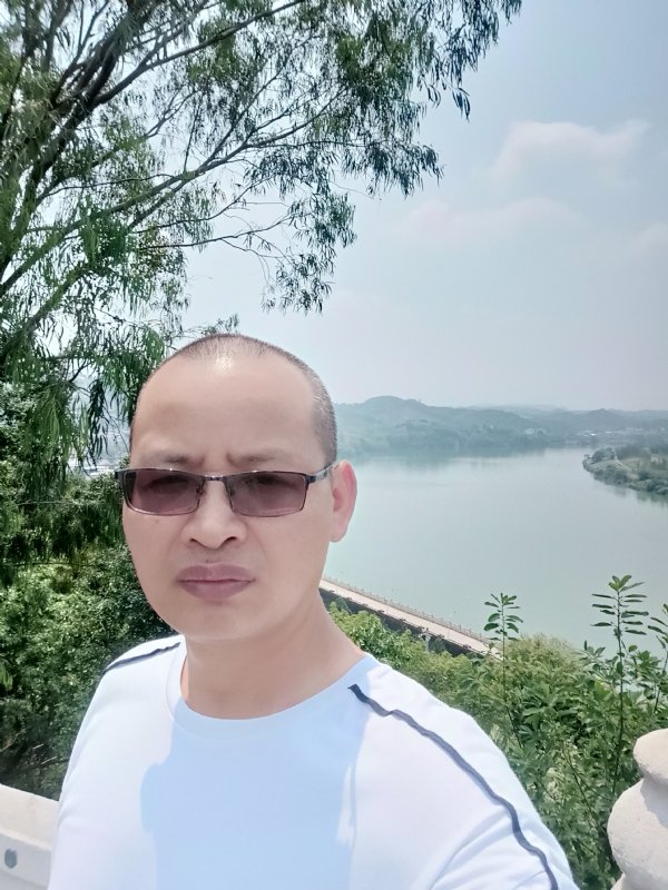 随缘随性的第一张照片--淮安相亲服务中心