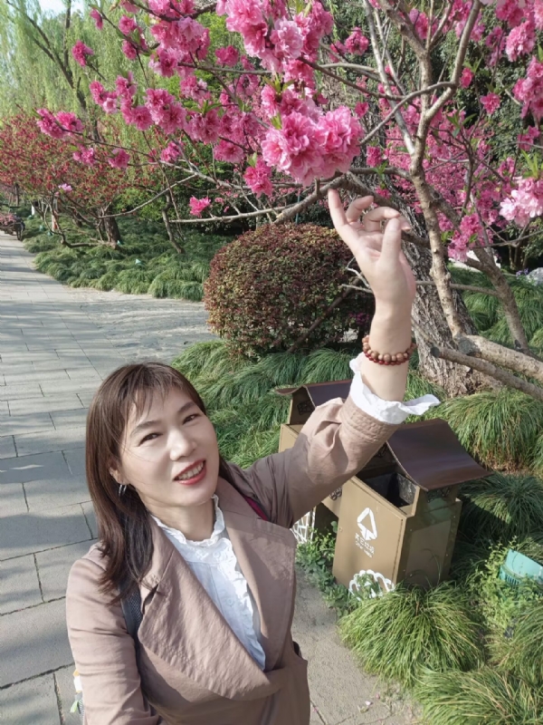 丽娜的第四张照片--淮安相亲服务中心